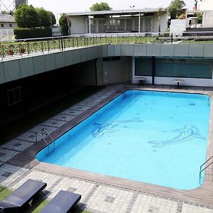 Dee Marks Airport Hotel & Resorts